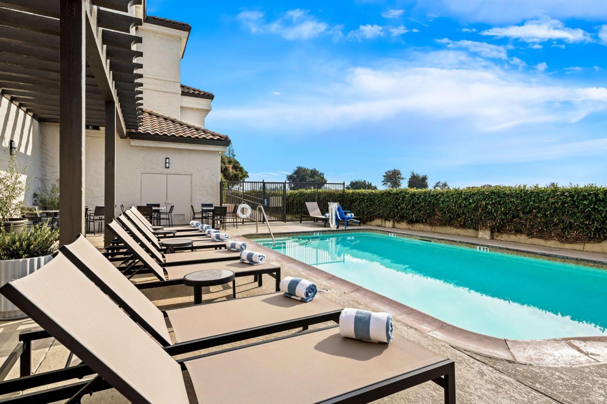 Hampton Inn Морган Хилл Экстерьер фото